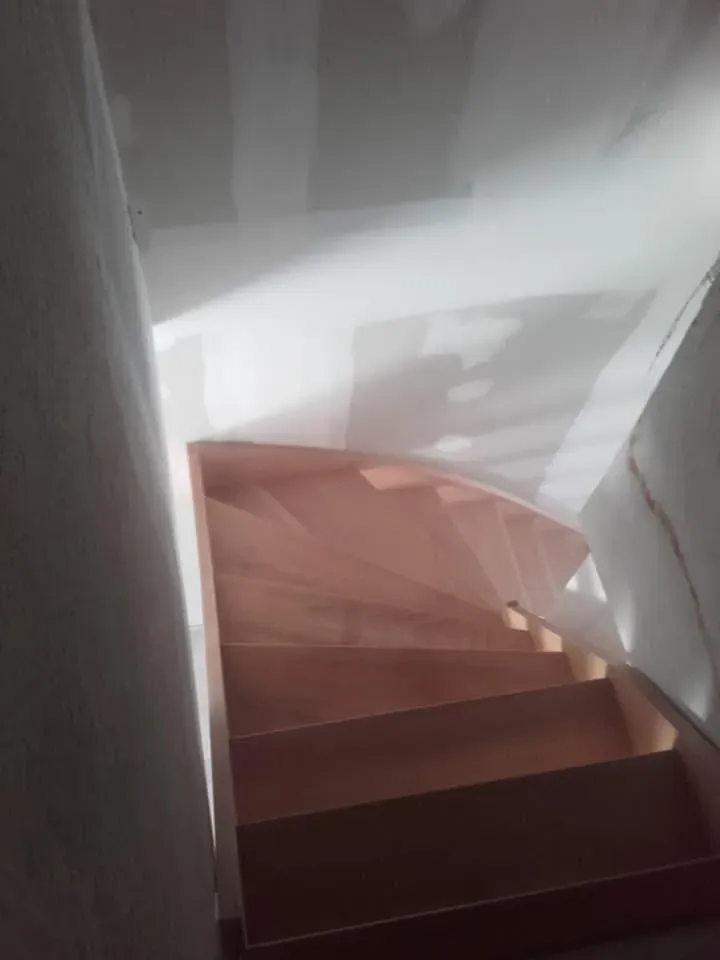 Escalier en bois sur mesure à Sisteron